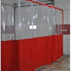 Промышленная штора из прозрачной ПВХ пленки для автомойки