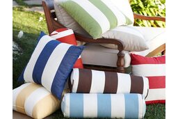 Пошив мягких подушек на диваны и шезлонги из уличной ткани